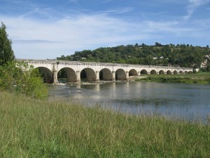 Pont canal vu des bords de Garonne